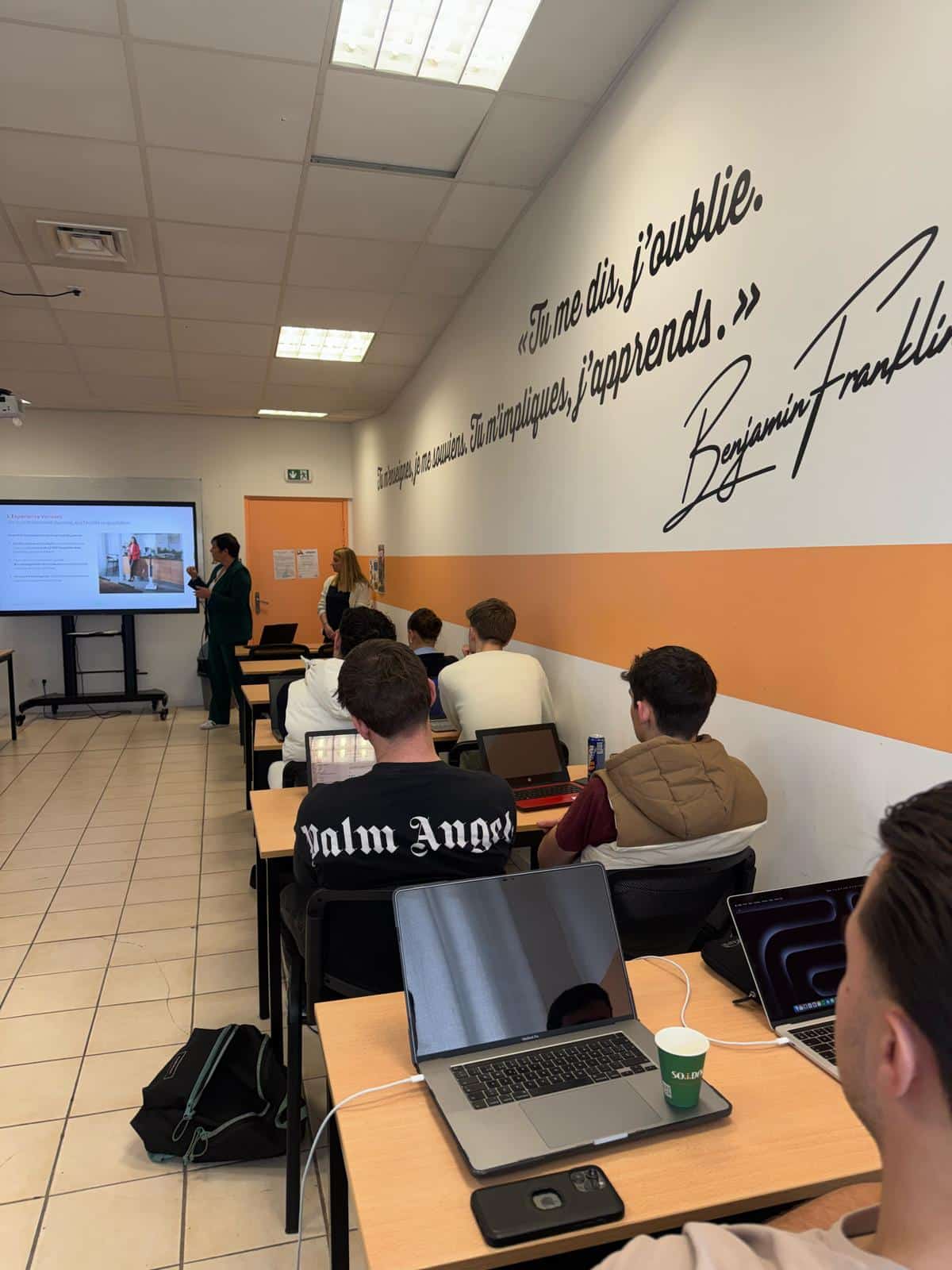 étudiants en cours groupe alternance perpignan