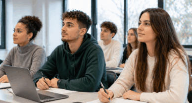 BTS MCO à Besançon étudiants en formation commerce en salle de cours