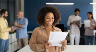 fille en entreprise