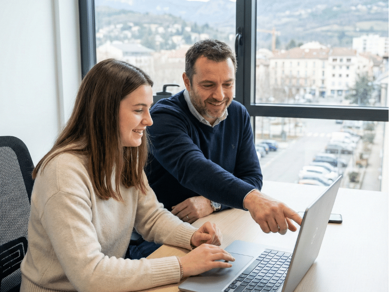 Une étudiante en alternance sur GAP 