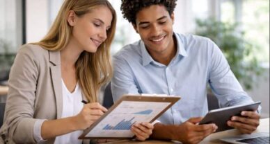 Étudiants en Bachelor Conseiller financier à Mâcon en travail collaboratif