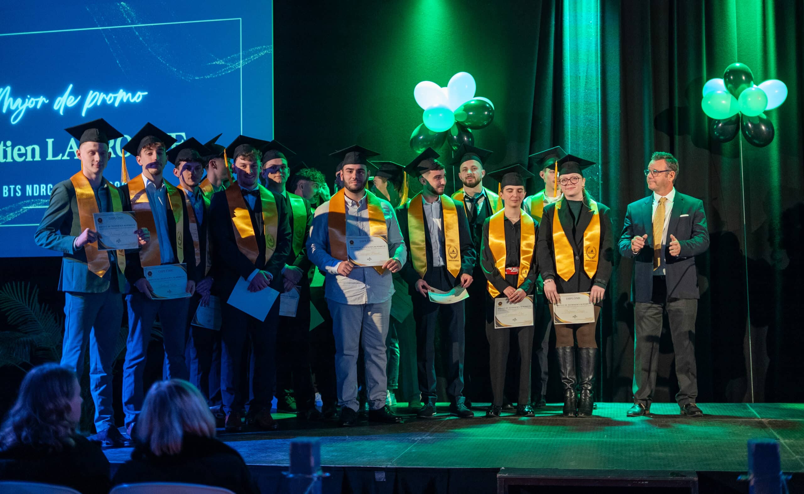 Pau - remise de diplômes Diplômés en BTS NDRC