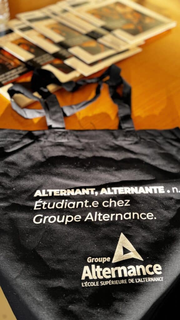 alternant : étudiant chez groupe alternance perpignan tote bag