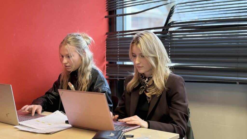 Étudiantes en BTS NDRC au campus de Pau 