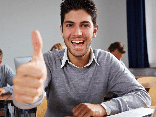 Étudiant satisfait du centre de Nice en Mastère Commercial et Marketing à Nice