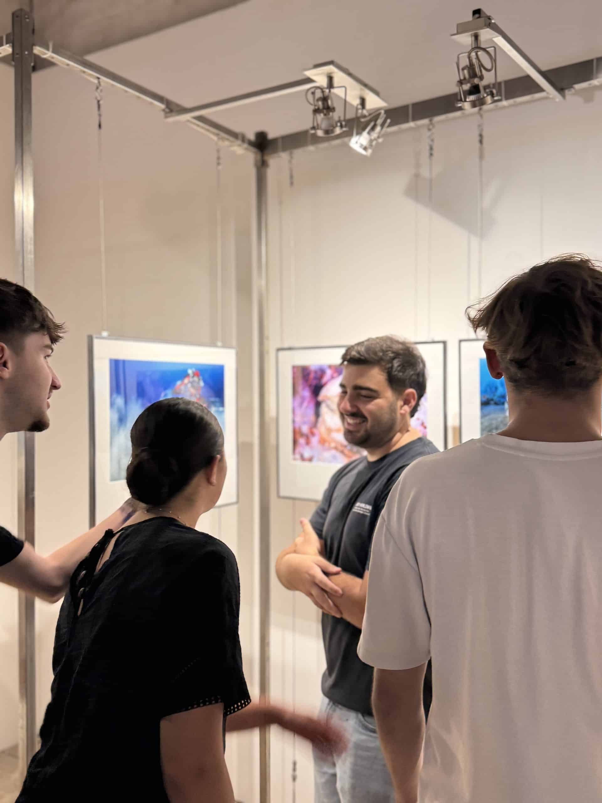 Les étudiants de BTS Communication découvrent les expositions de Visa pour l’Image à Perpignan.