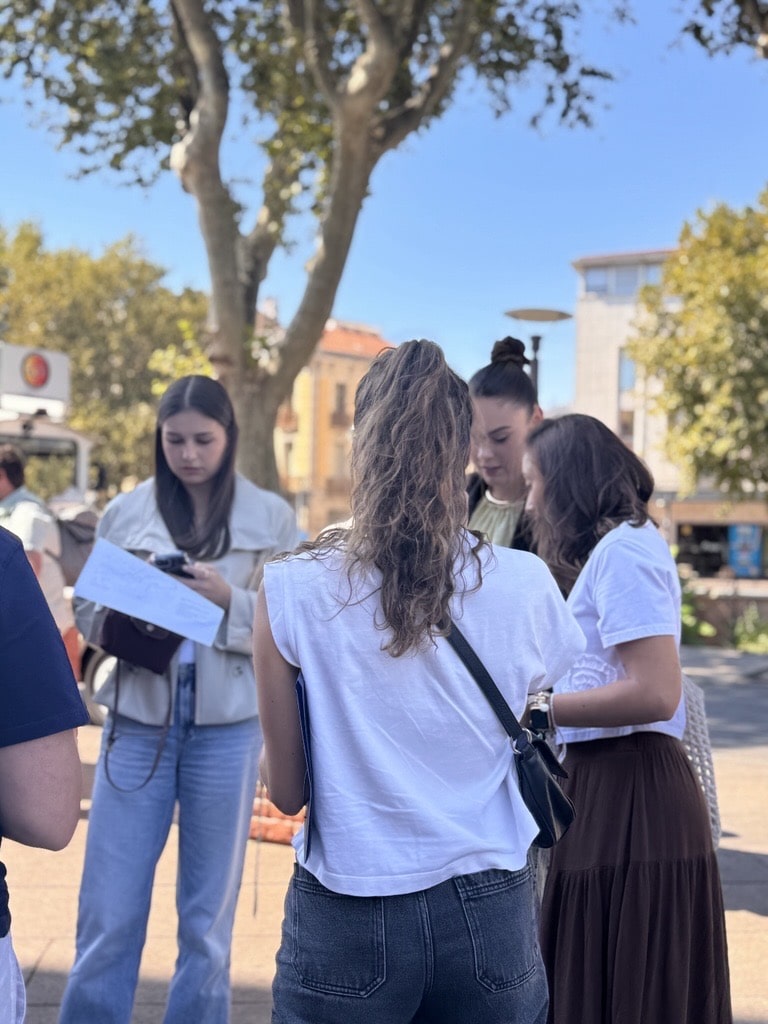 Étudiants de première année réunis lors de la journée d’intégration à Perpignan.