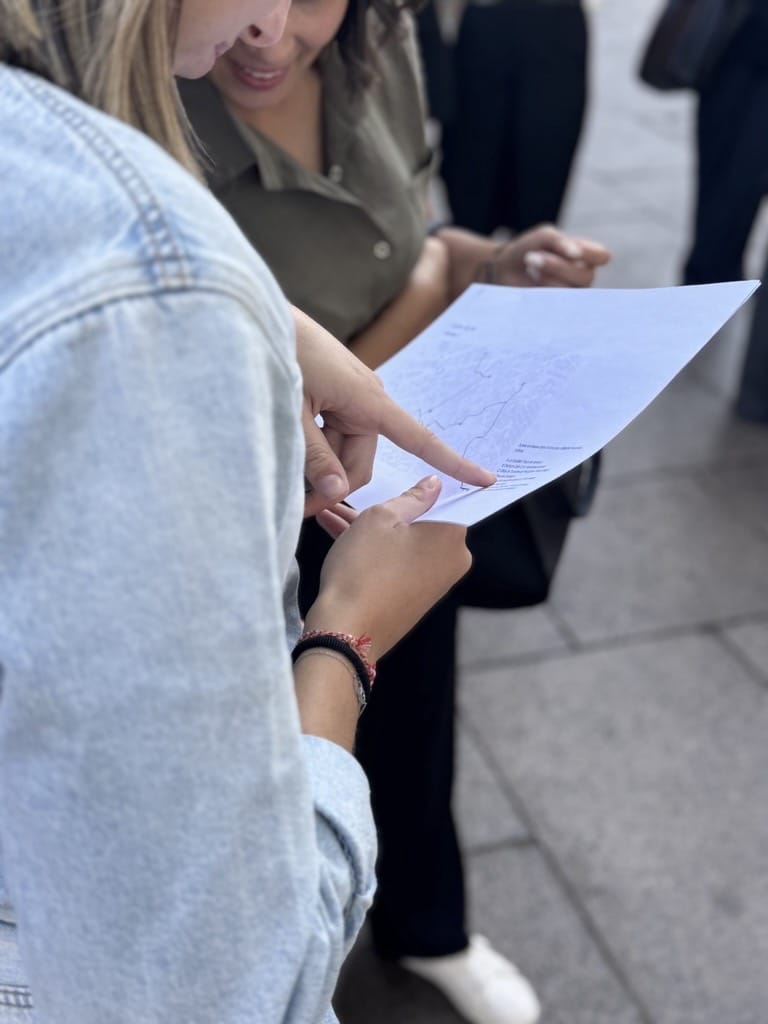Activité d’intégration des étudiants en BTS dans les rues de Perpignan.